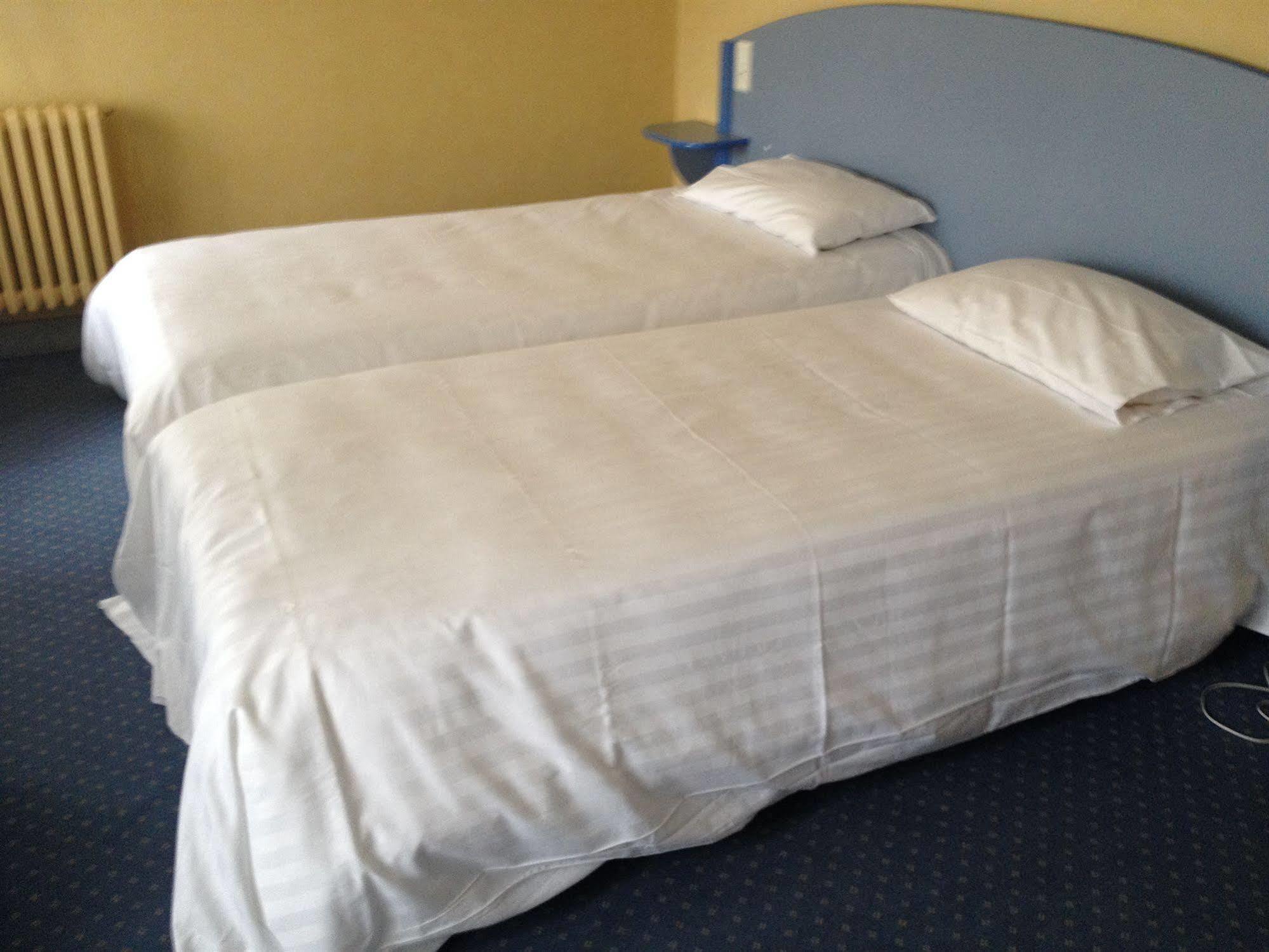 Hotel Le Chapon Fin Moissac Esterno foto